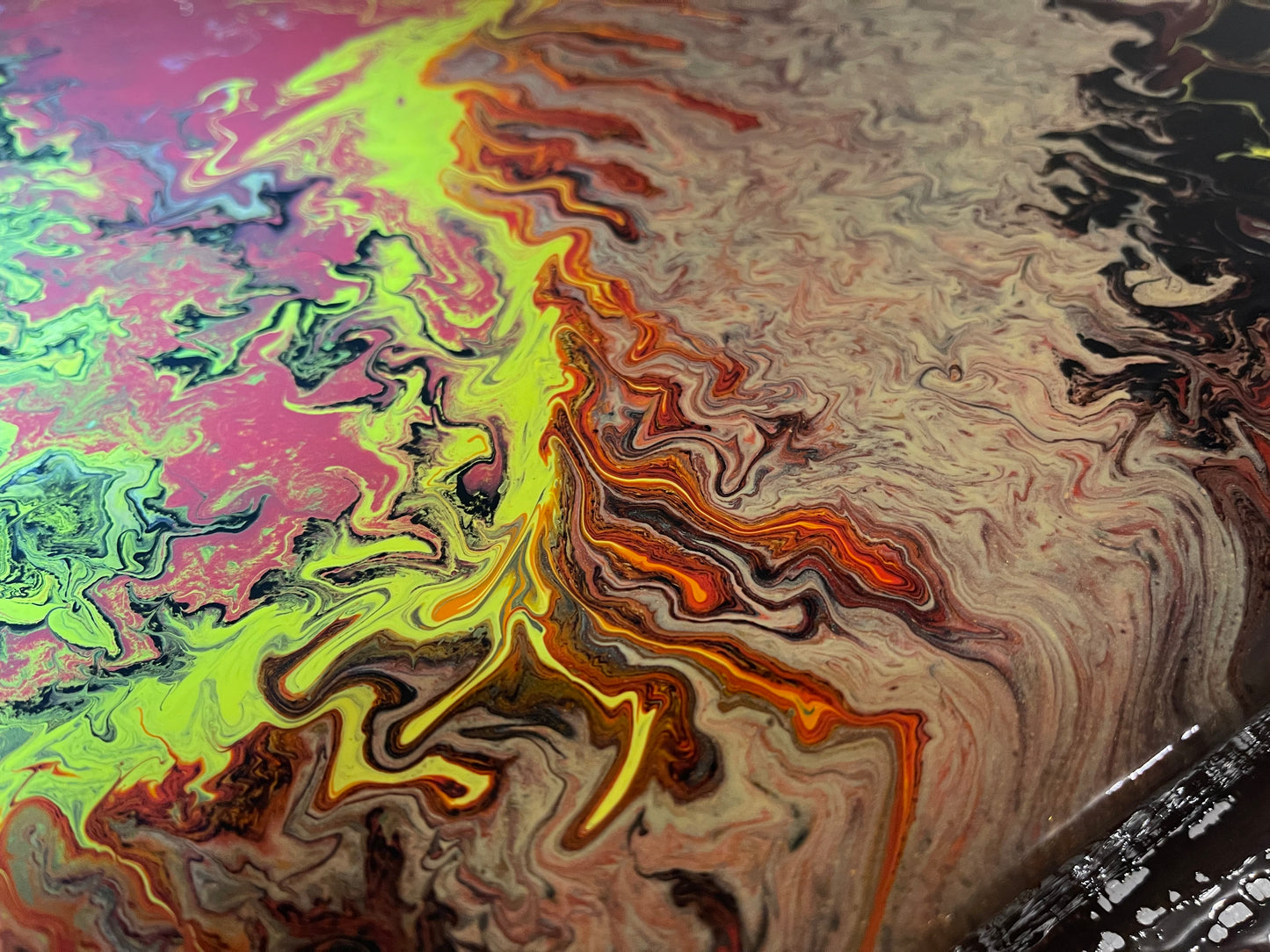 Volcano Gold (50 × 50 cm)